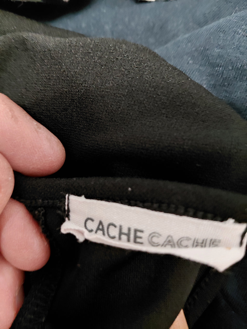 Combishort cache cache