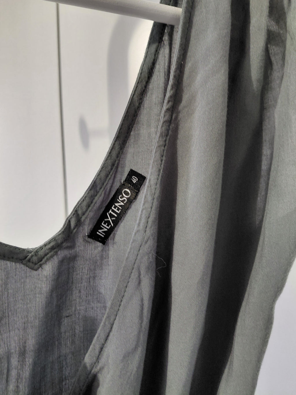 Robe légère sans manches in extenso