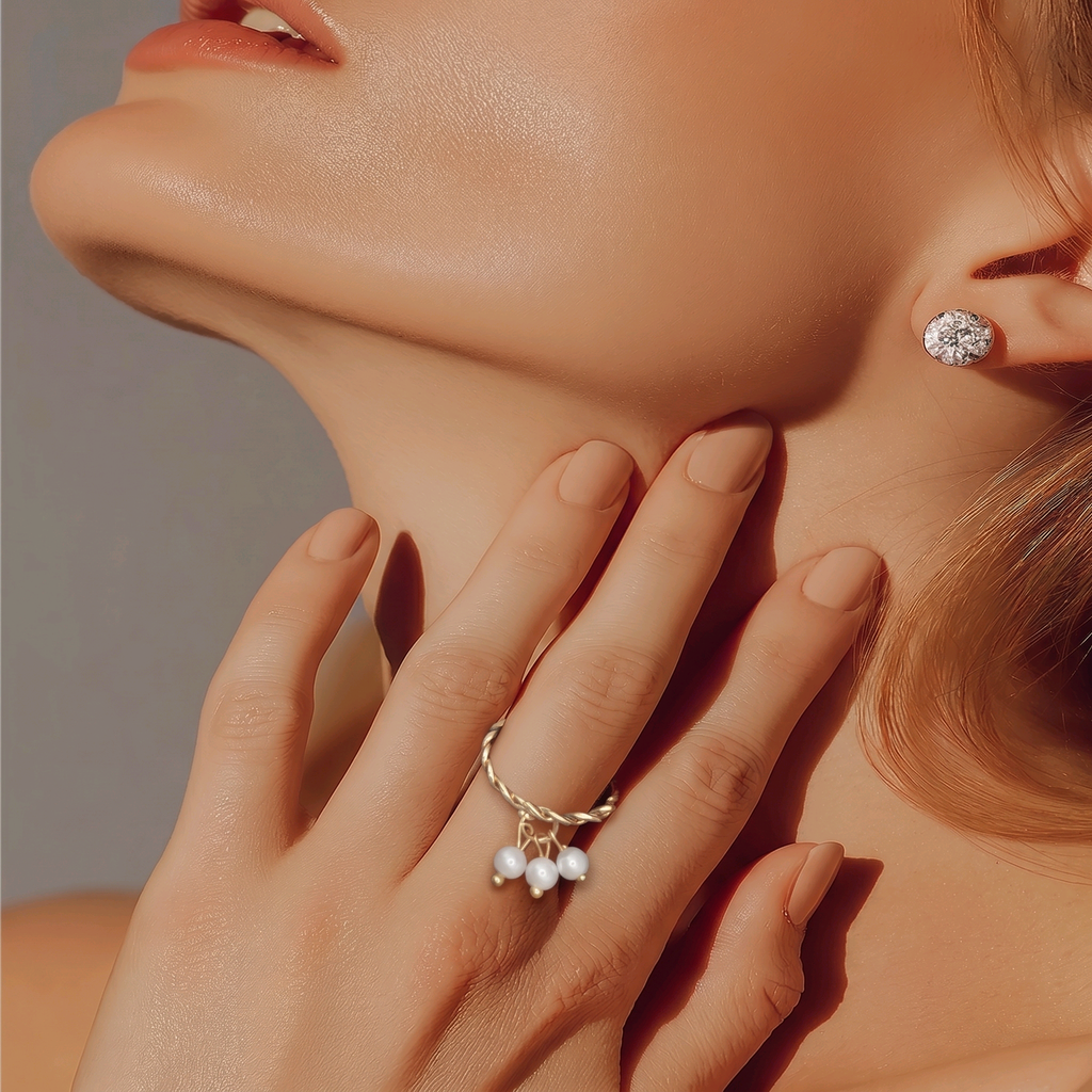 Bague avec perles pendantes