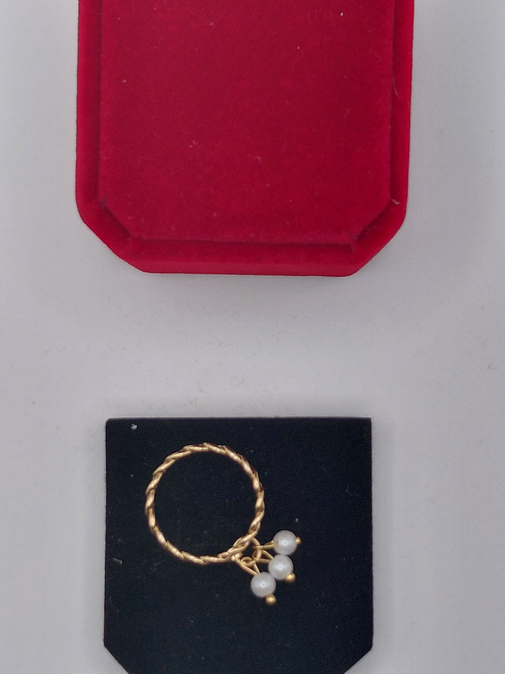 Bague avec perles pendantes